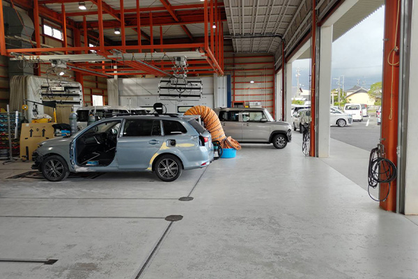 鈑金・塗装内観